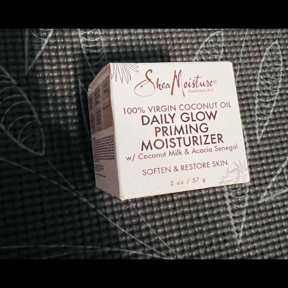 Shea Moisture 100% Virgin coconut oil daily glow priming moisturizer
